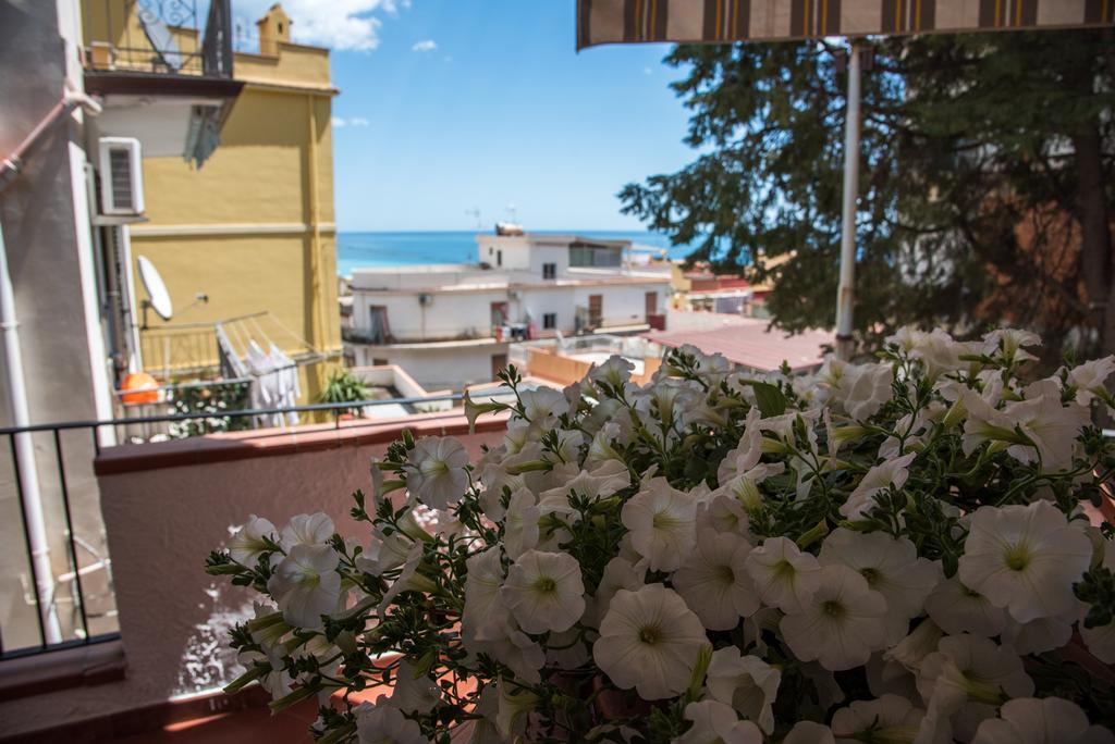 La Maison Doree Giardini Naxos Værelse billede